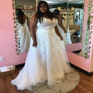 Maggie Soterro- Katiya. Shimmery boho-princess bride, t